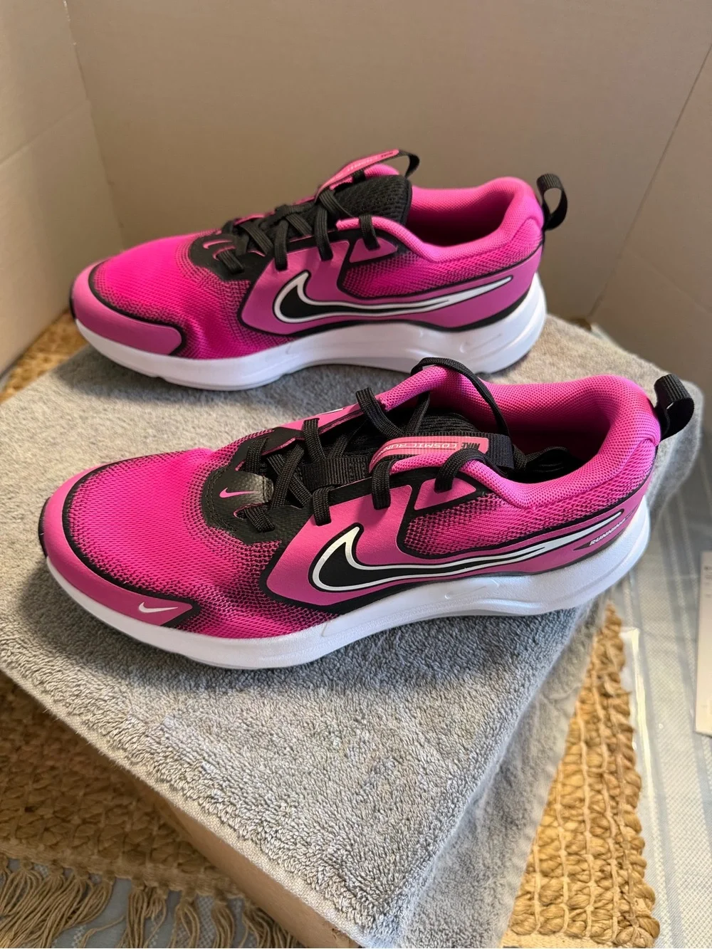 Nike Cosmic Runner Hot Pink/Black Sneakers Size 6.5Y NWOT-no box